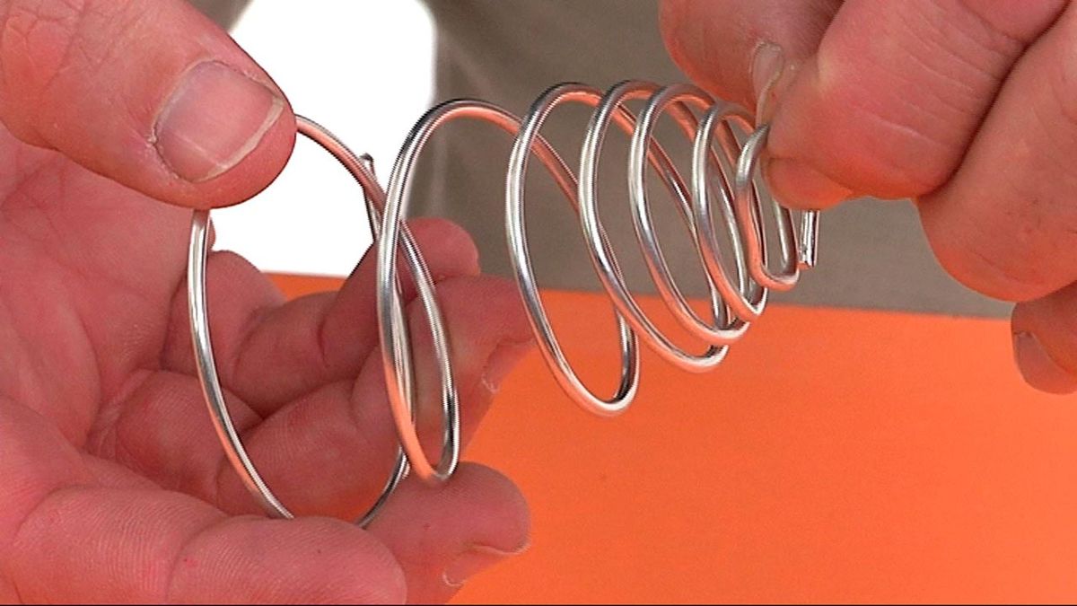 Crear abeto navideño con alambre paso 4