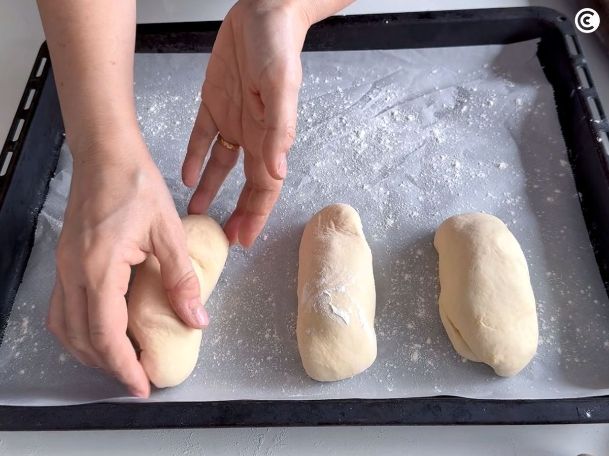 Dejar reposar el pan preñao ya listo con el chorizo en su interior