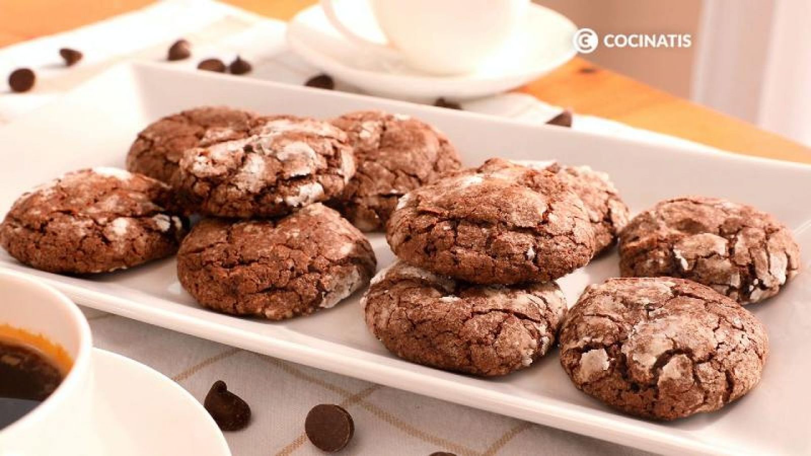 Sirve las galletas de chocolate y disfruta Sirve las galletas de chocolate y disfruta