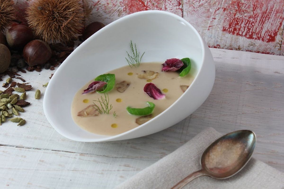 6107 2 Sopa de castañas con licor de hierbas al cardamomo 2 xl