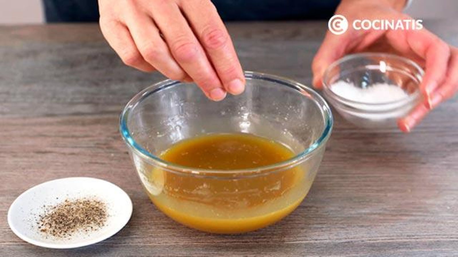 Añade sal y pimienta CTIS0803 receta flan de platano ingredientes
