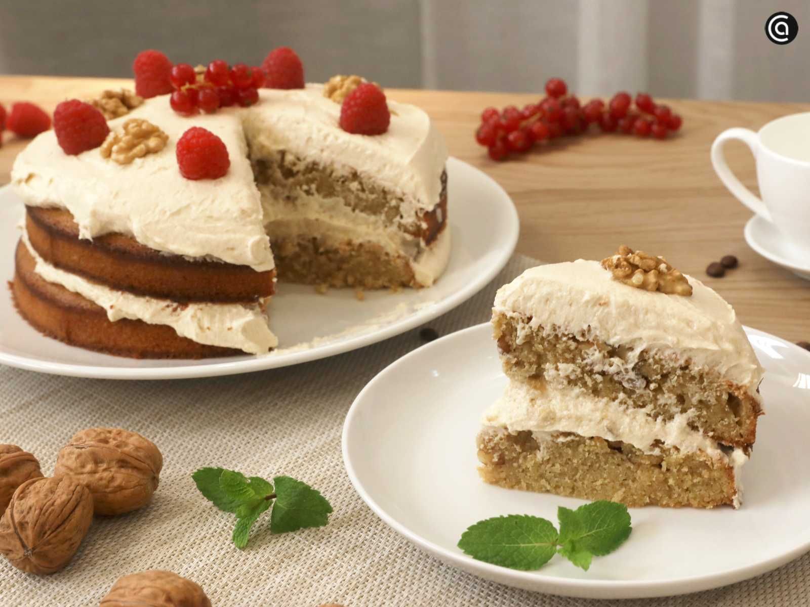 Tarta de nueces y café