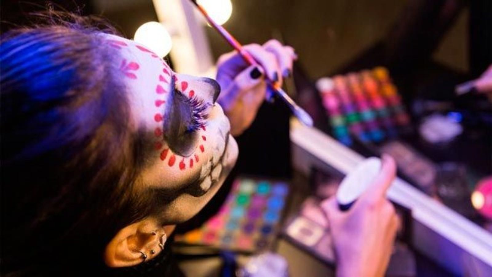 La prebase ayuda a intensificar el color de tu maquillaje La prebase ayuda a intensificar el color de tu maquillaje