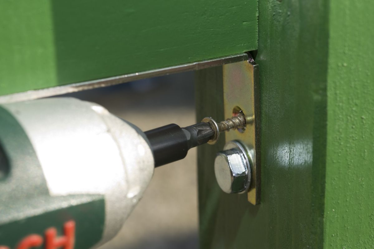 Cercado de madera para el jardín paso 23