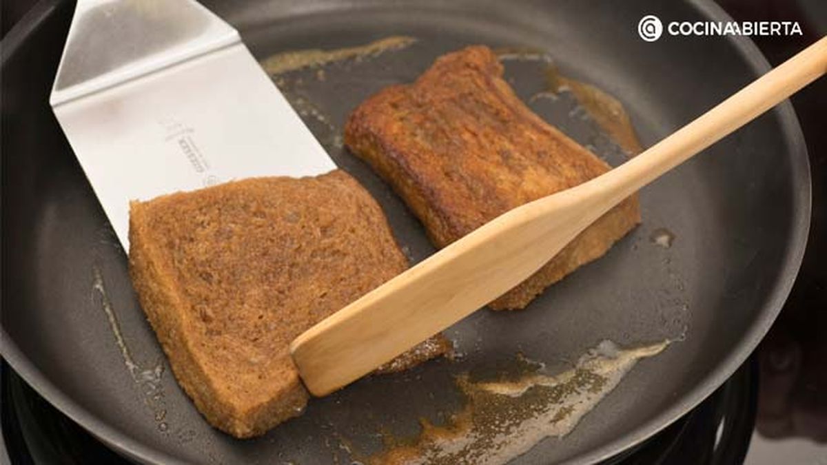 Torrija al vino dulce con salsa de regaliz   Paso 4