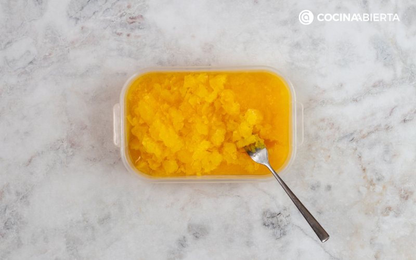 Remueve la mezcla con un tenedor Remueve la mezcla con un tenedor