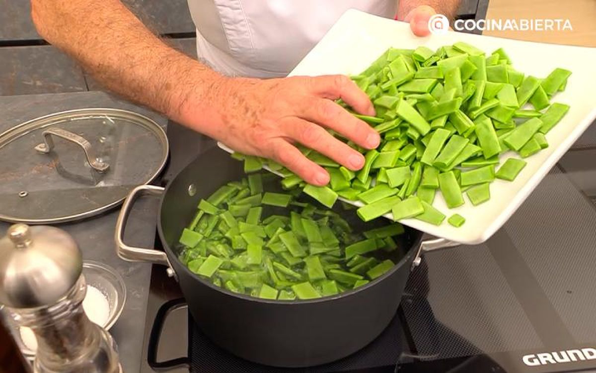 Después de cocinar las judías, escúrrelas