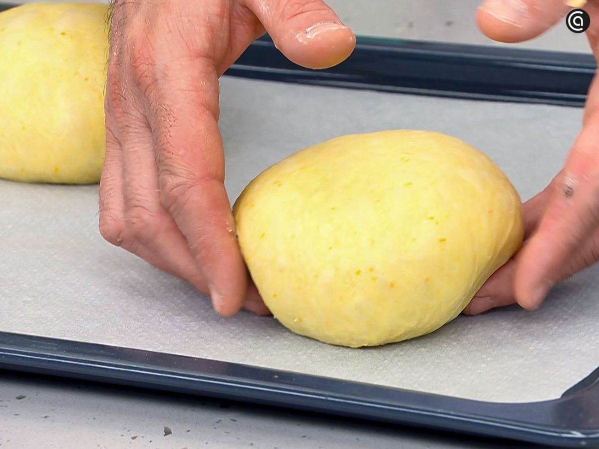 Deja reposar la masa del panquemao una segunda vez para que fermente