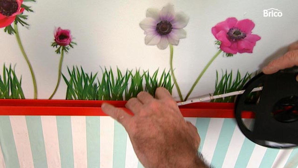 Empapelar la pared paso 11