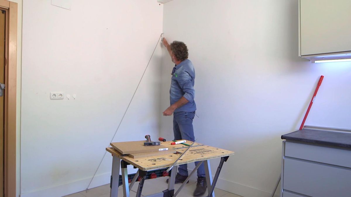 Cómo hacer una escalera plegable paso 1