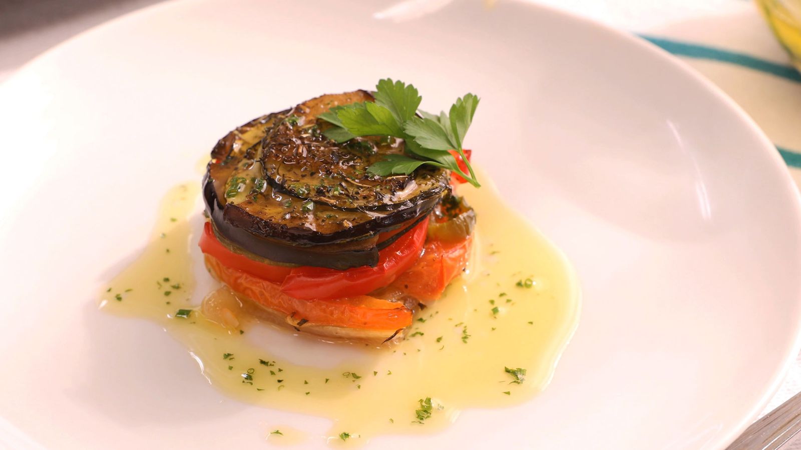 Sírvelo con un buen chorrito del aliño Ratatouille paso 6