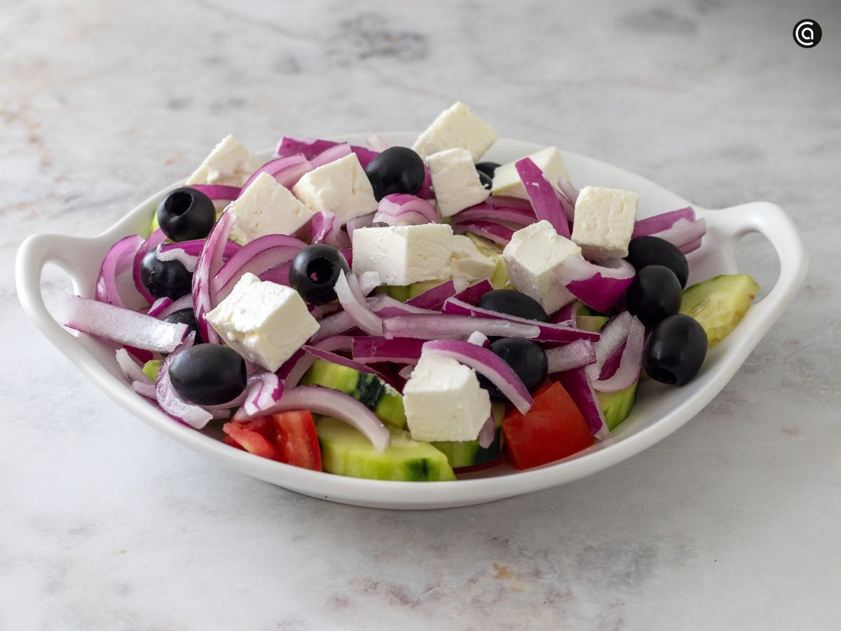 Trocea todos los ingredientes y añádelos a un bol