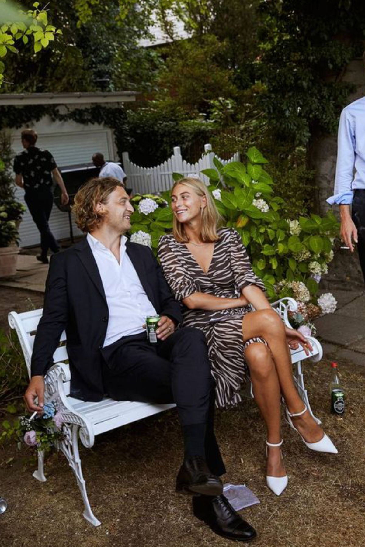 look boda black white