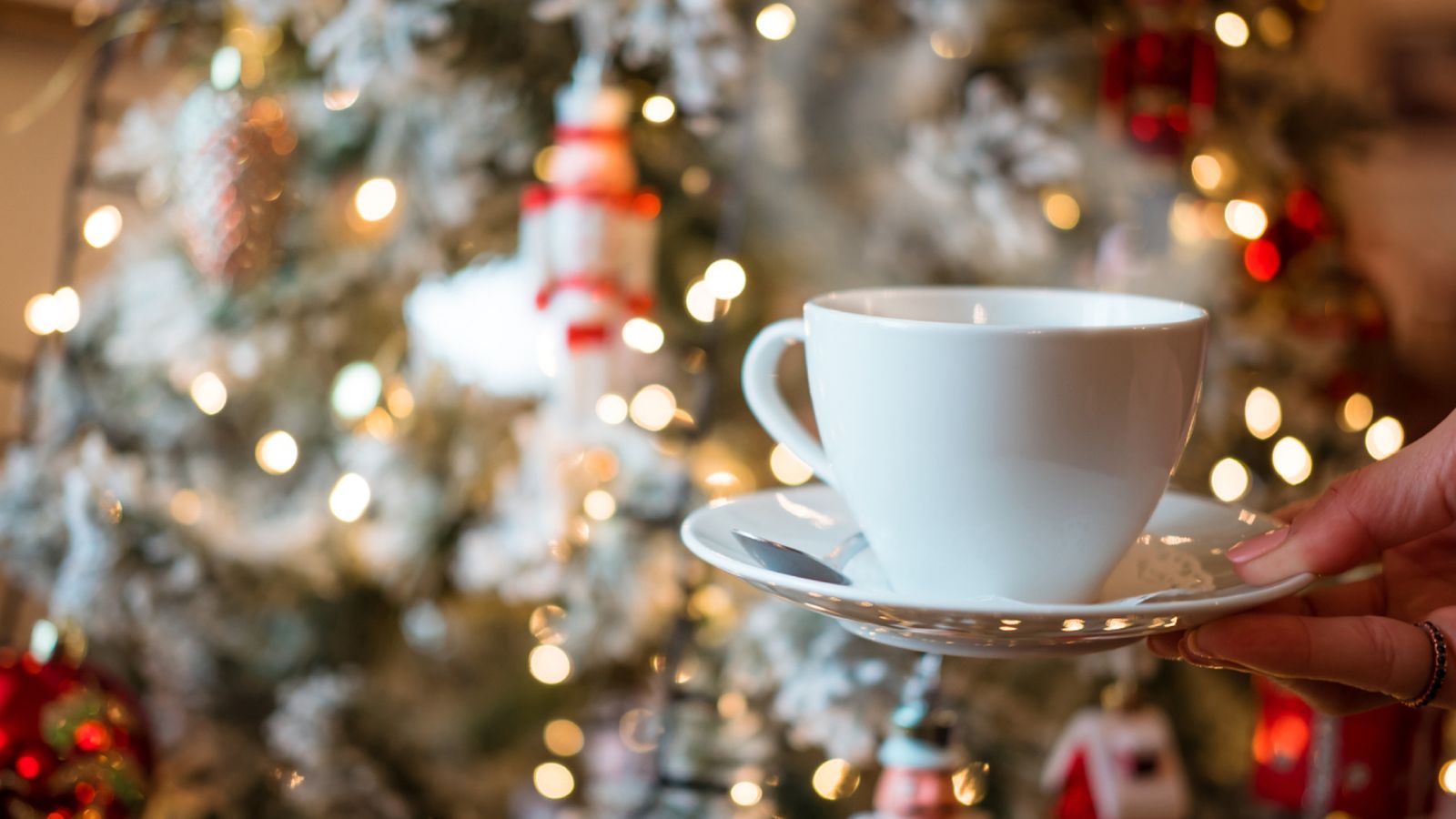 Un café caliente en una mañana que empieza sin prisa.