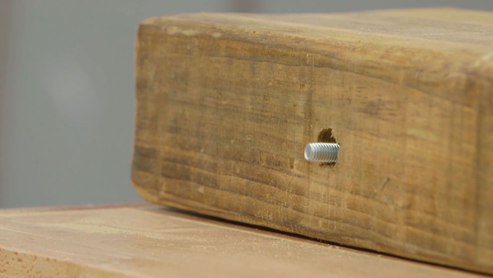 Como hacer una mesa de comedor con traviesas de madera paso 9 Como hacer una mesa de comedor con traviesas de madera paso 9