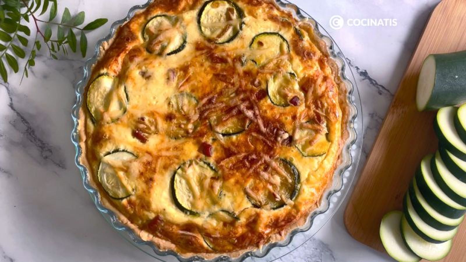 Quiche de calabacín recién horneada Quiche de calabacín recién horneada