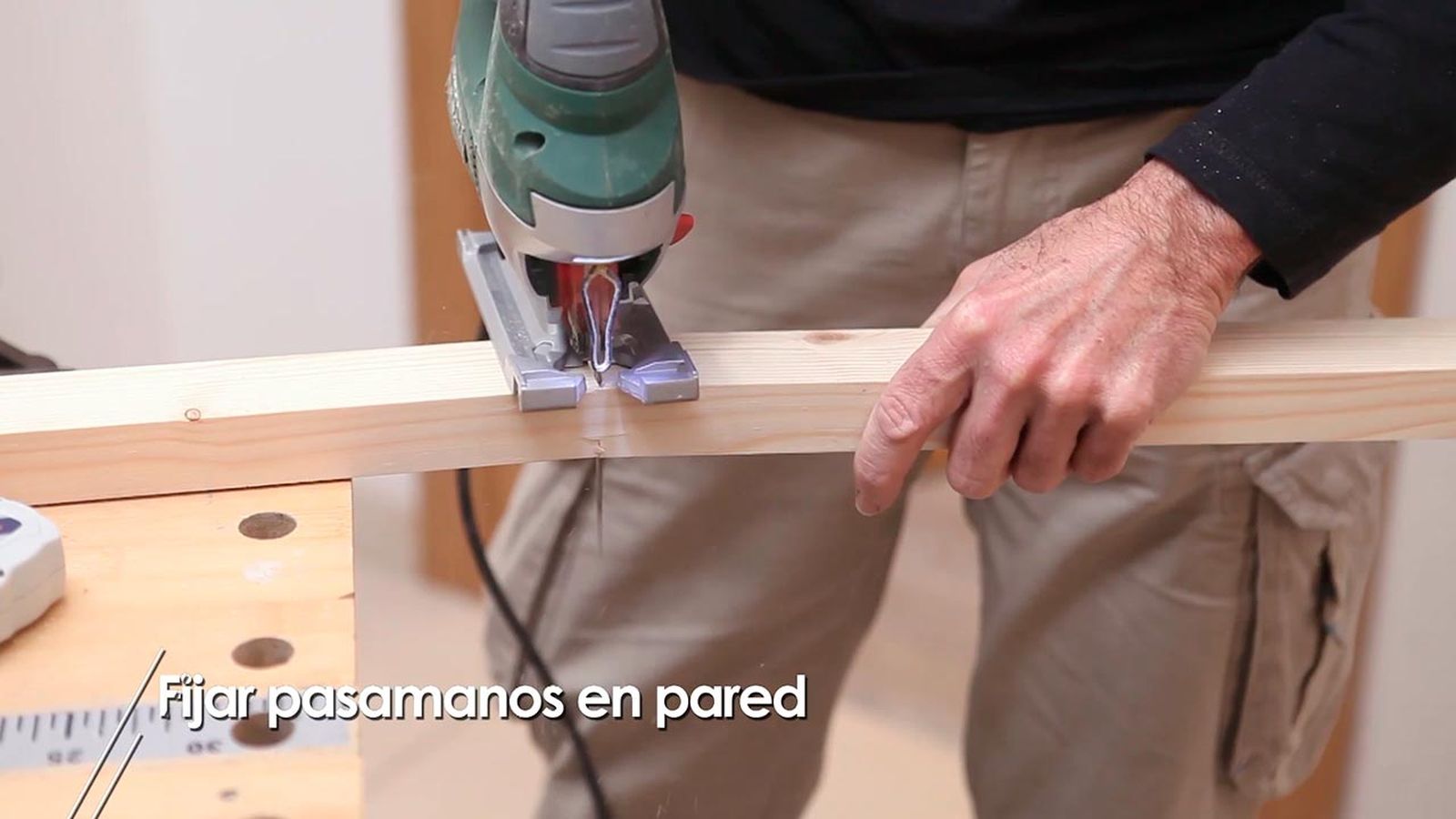 Como fijar un pasamanos en la pared paso 1 Como fijar un pasamanos en la pared paso 1