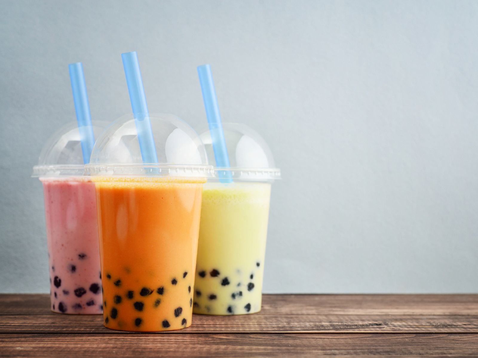 Los bubble tea sin teína, a base de zumos de frutas, son cada vez más populares entre quienes buscan opciones más ligeras. Los bubble tea sin teína, a base de zumos de frutas, son cada vez más populares entre quienes buscan opciones más ligeras.