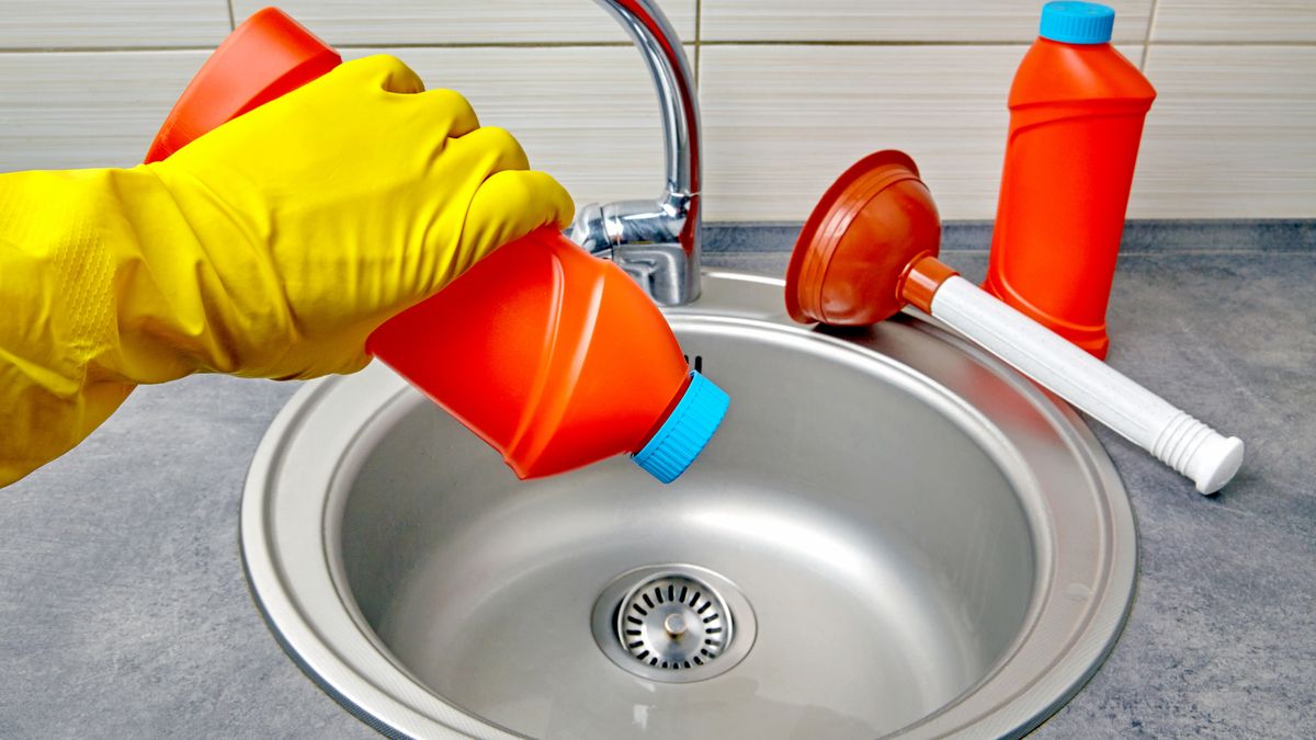 Para deshacerte de las moscas de la fruta limpia bien los desagües