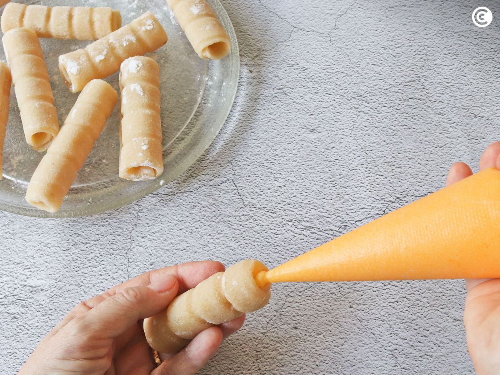 Rellenar los huesos de santo Rellenar los huesos de santo