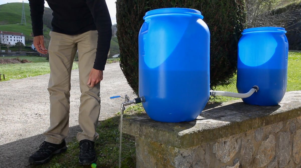 Cómo unir dos bidones de agua paso 11