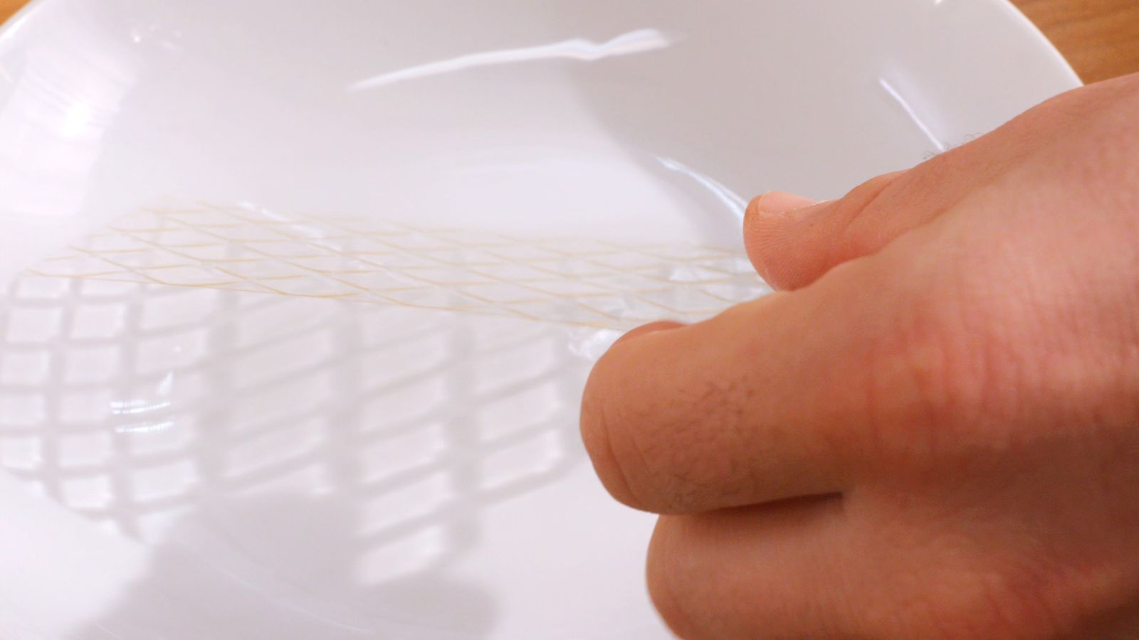 Hidratar la gelatina para dar textura perfecta a la mousse Hidratar la gelatina para dar textura perfecta a la mousse
