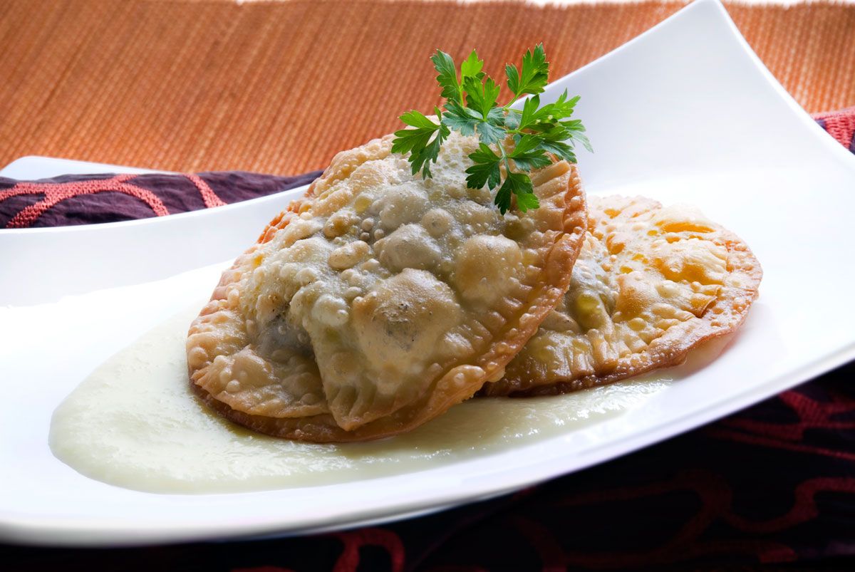 Ovnis de morcilla con puré de berza