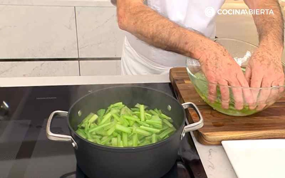 Cuece las borrajas a fuego medio