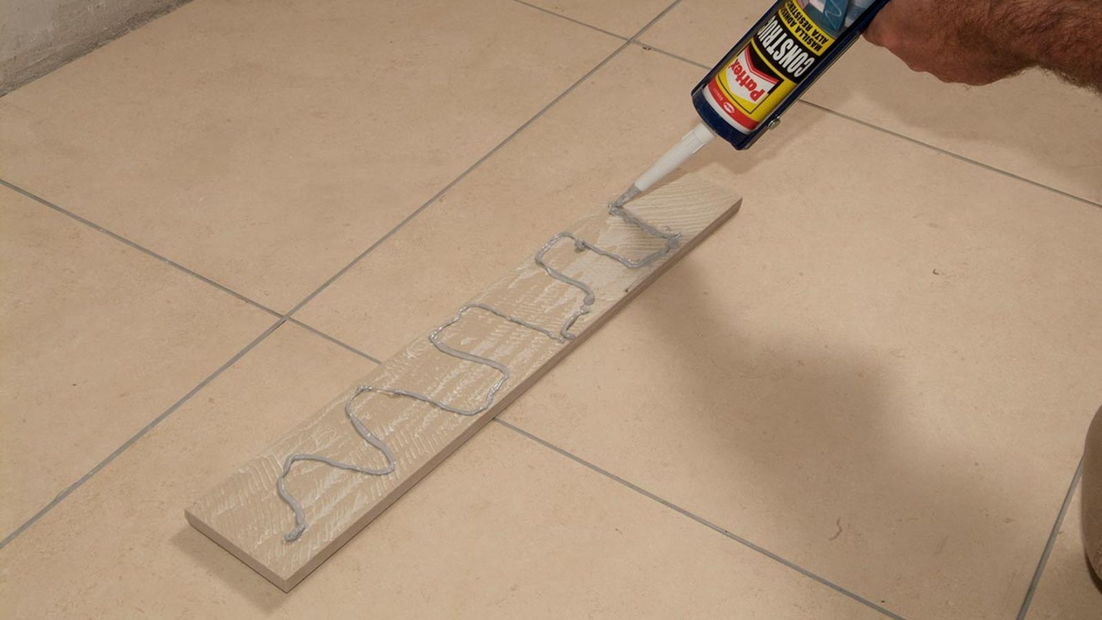 Revestir suelo con gres sin obra paso 21 Revestir suelo con gres sin obra paso 21