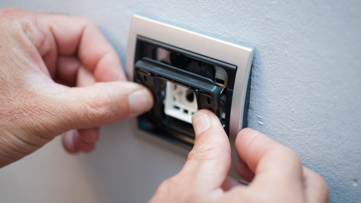 Bricomania 719 Cambiar embellecedores de mecanismos electricos p5