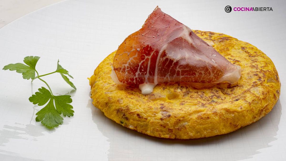 Tortilla de patata cremosa con trufa, receta de Joseba Arguiñano
