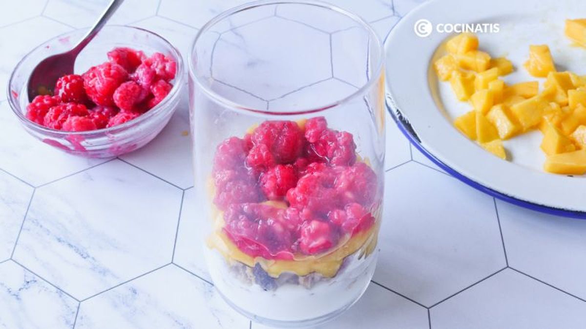 Agregamos las frambuesas al parfait