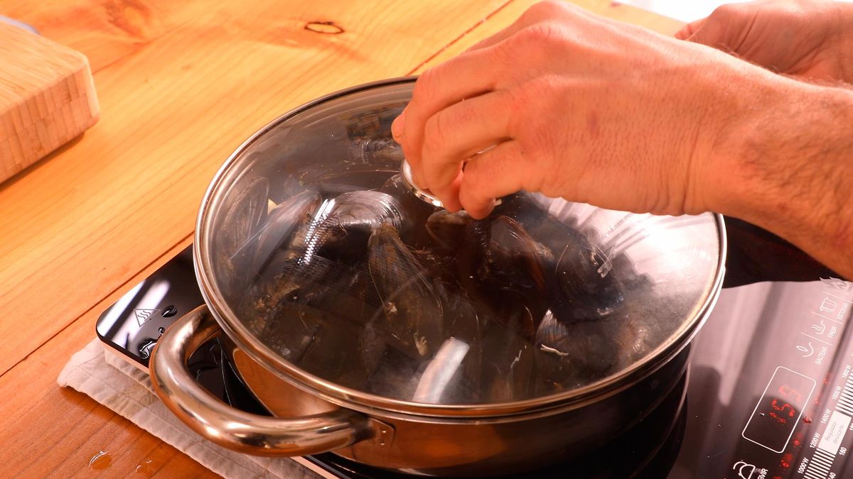 Receta de mejillones al vapor   paso 4