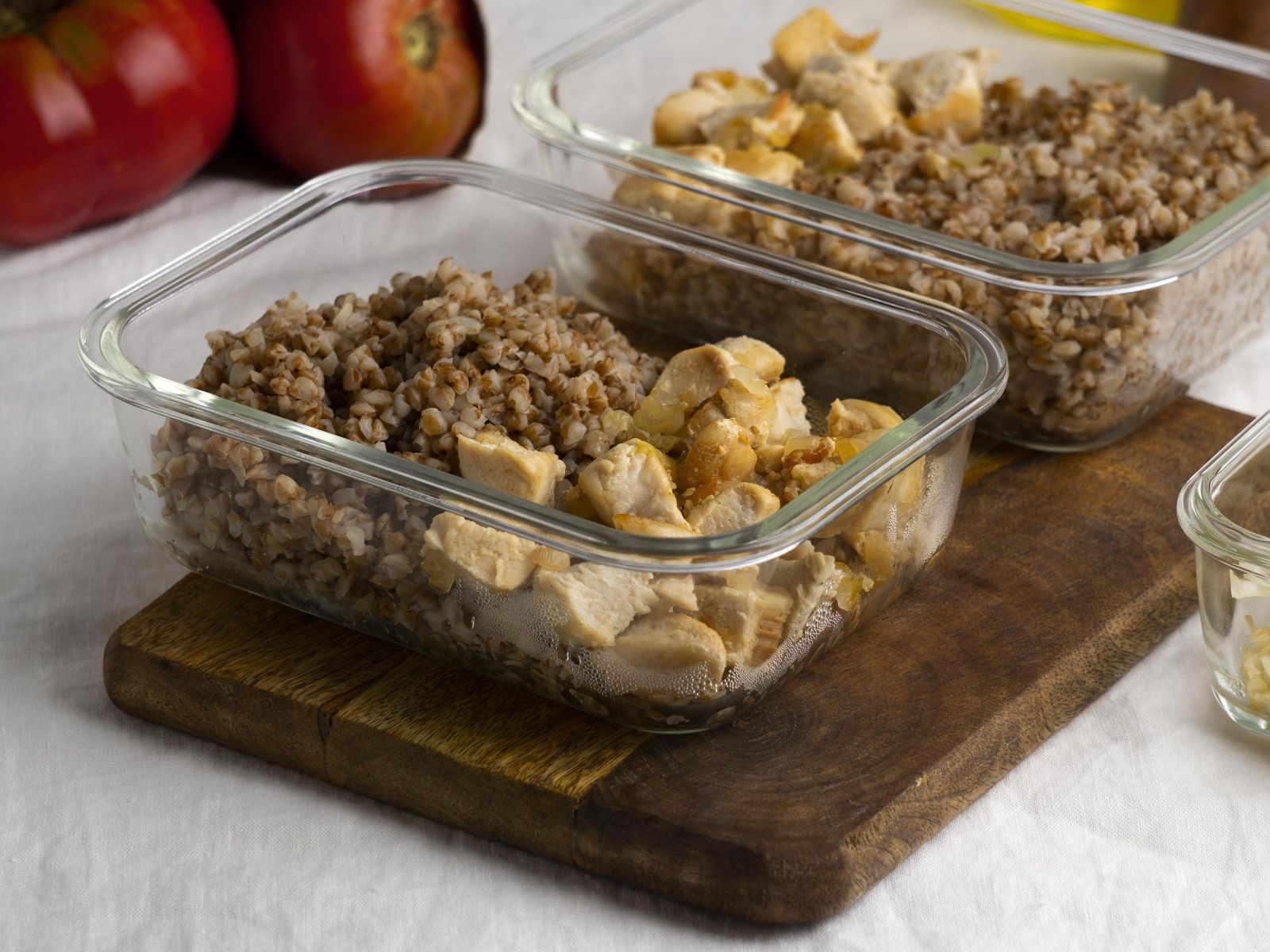 Los recipientes de cristal son perfectos para calentar la comida en el microondas de forma segura y sin transferir sabores. Los recipientes de cristal son perfectos para calentar la comida en el microondas de forma segura y sin transferir sabores.