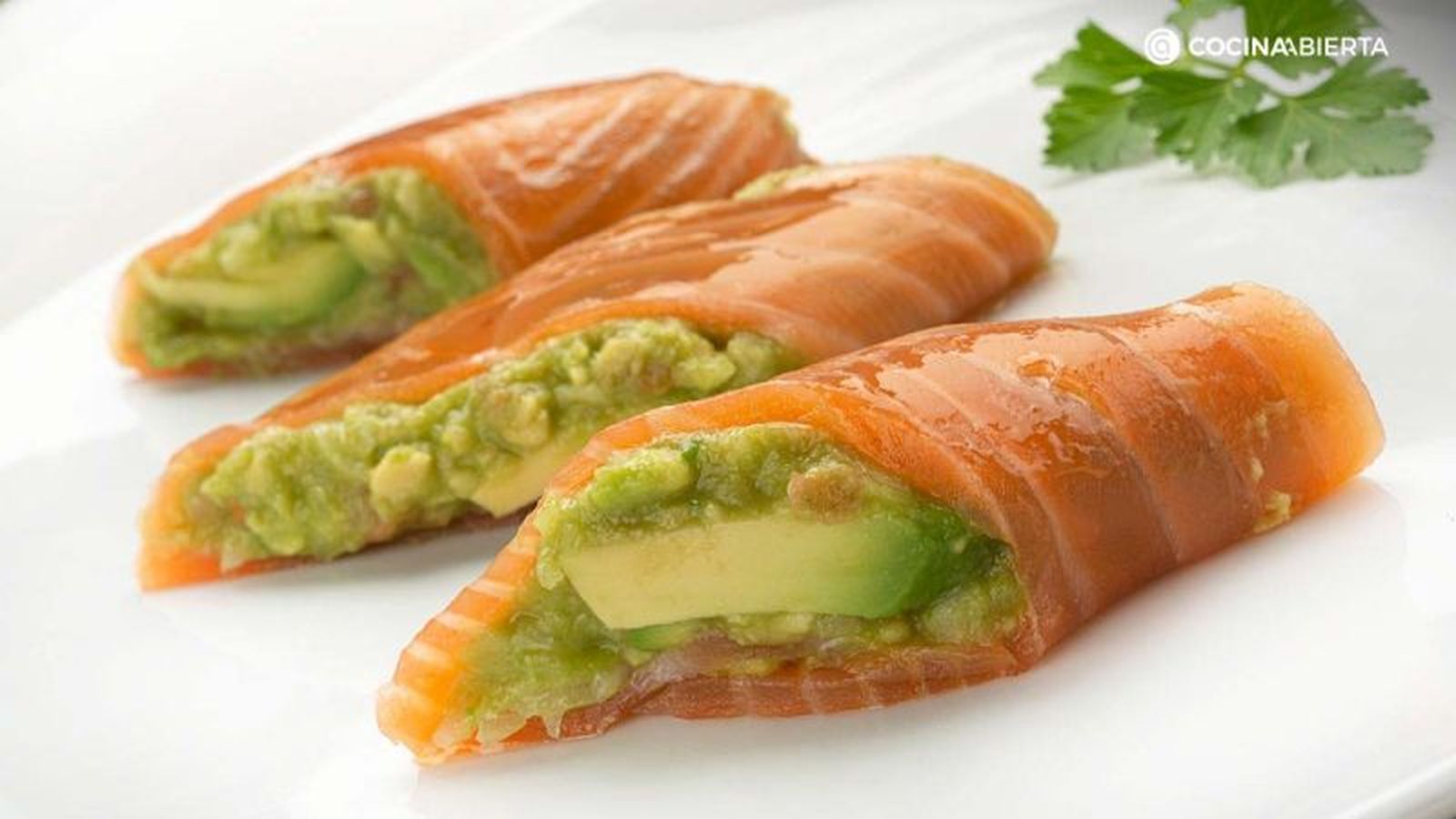 Rollitos de salmón ahumado y aguacate Rollitos de salmón ahumado y aguacate