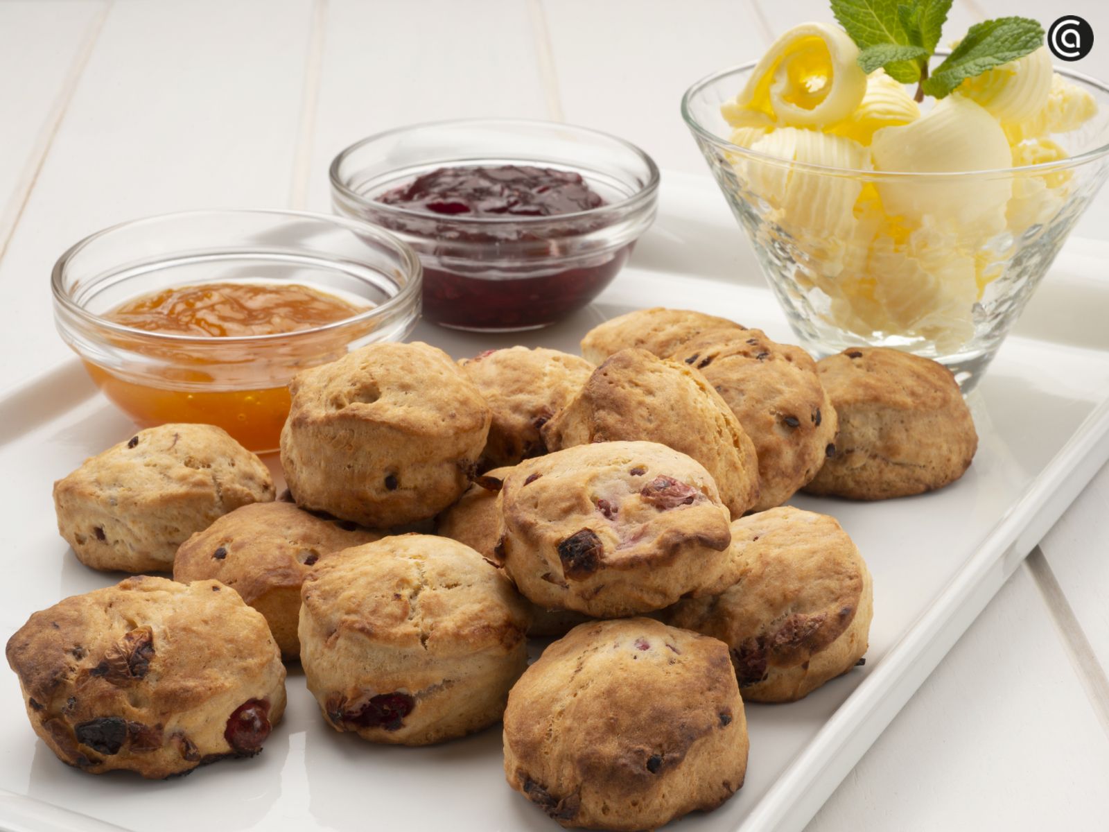 Scones rellenos de grosellas