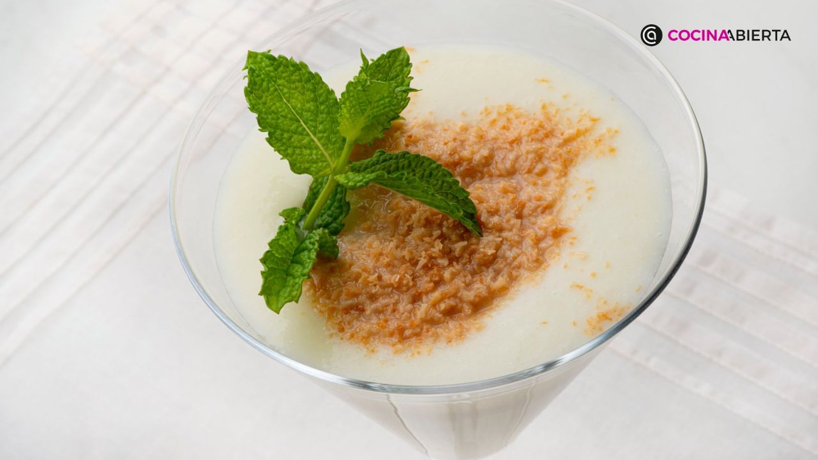 Sopa fría de melón y coco Sopa fría de melón y coco