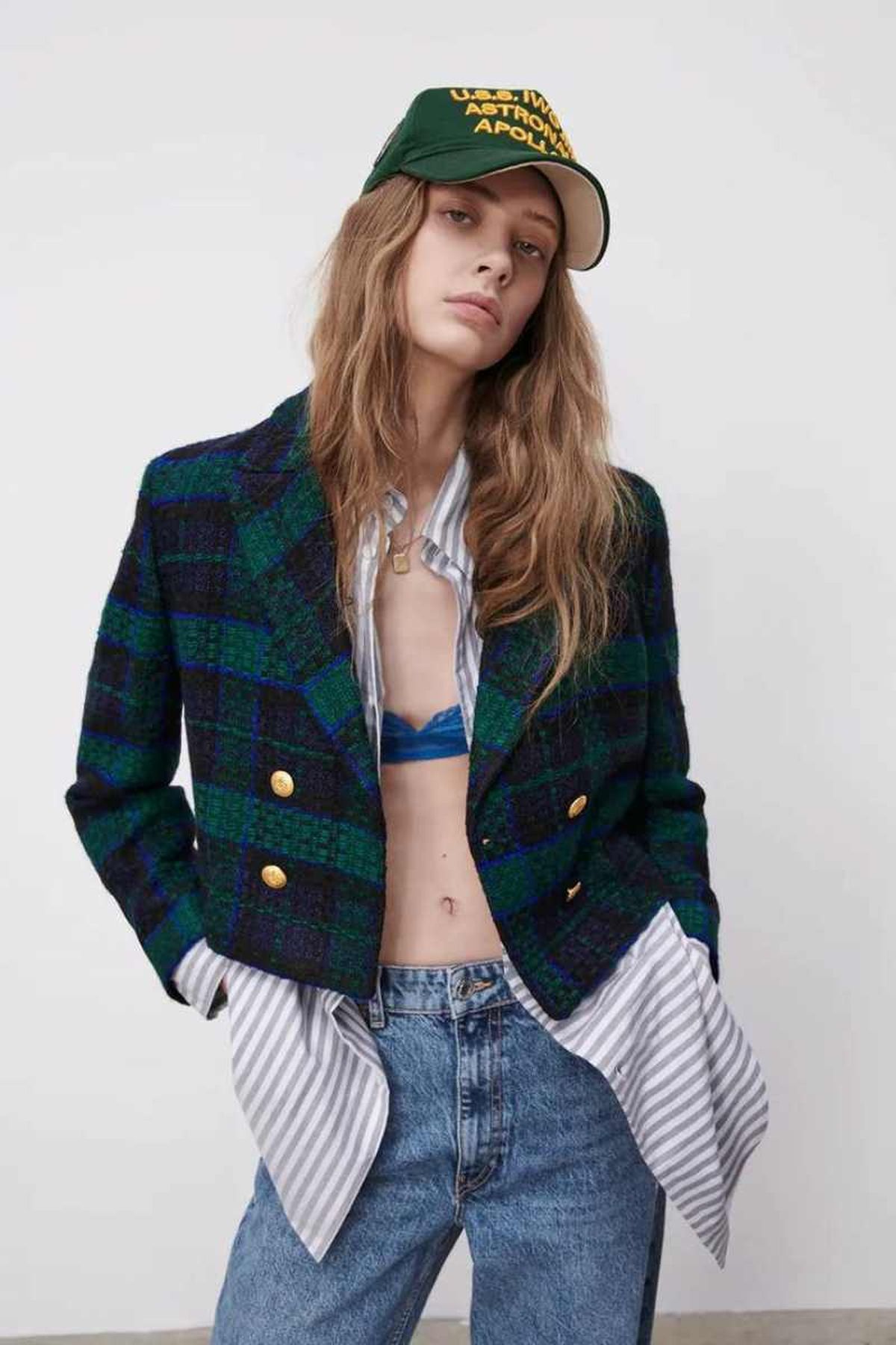 Blazer corta para mujeres con menos altura