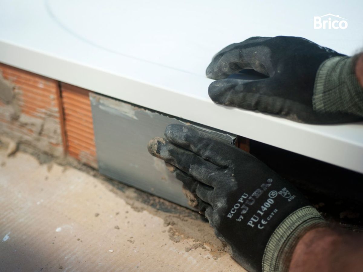 Cerrar el hueco entre el suelo y el plato de ducha