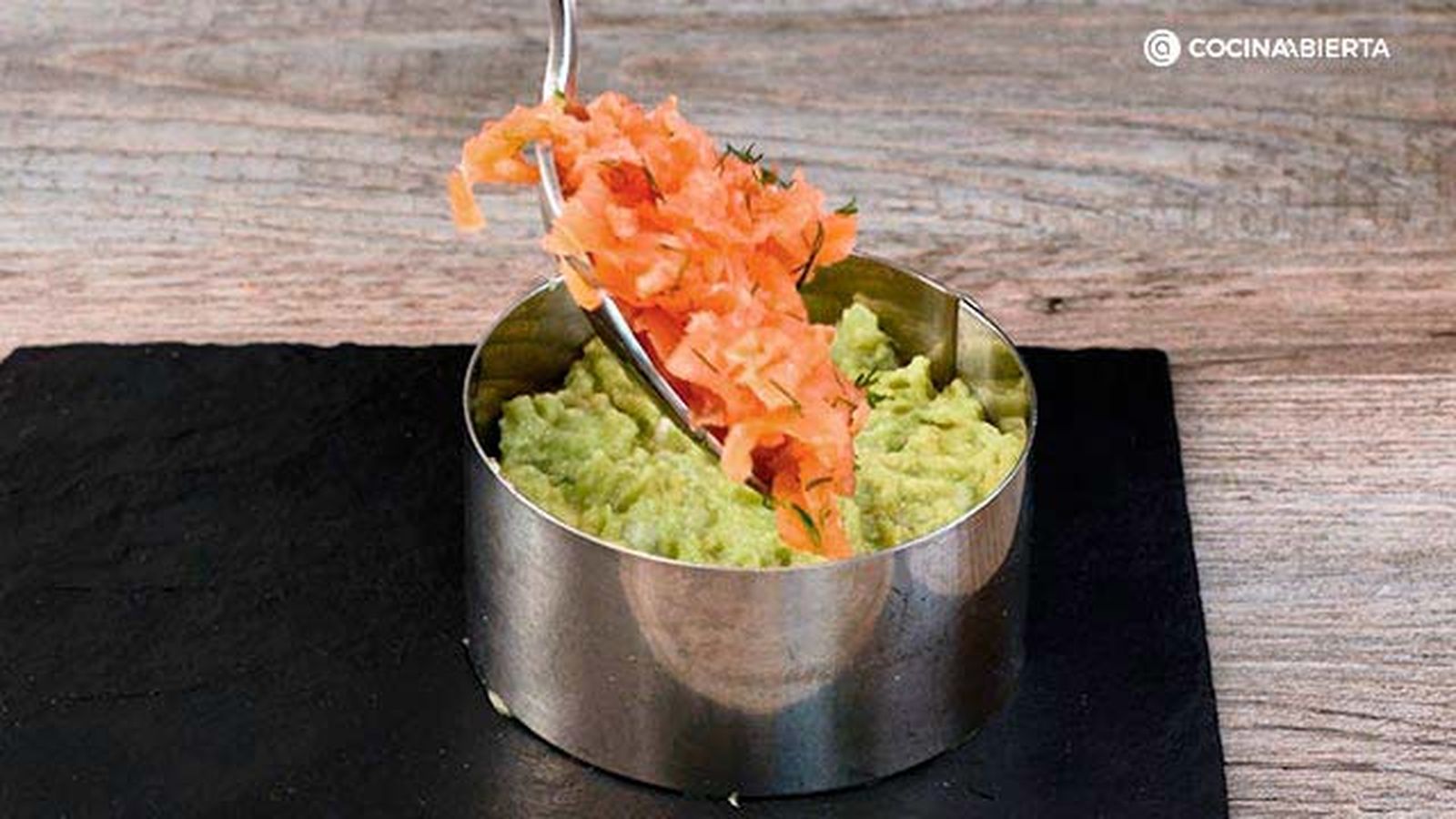 CTIS0936 receta tartar salmon ahumado aguacate paso 4 CTIS0936 receta tartar salmon ahumado aguacate paso 4