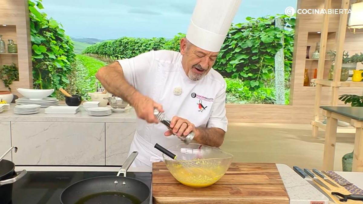 Karlos Arguiñano prepara la receta tradicional de la salsa carbonara