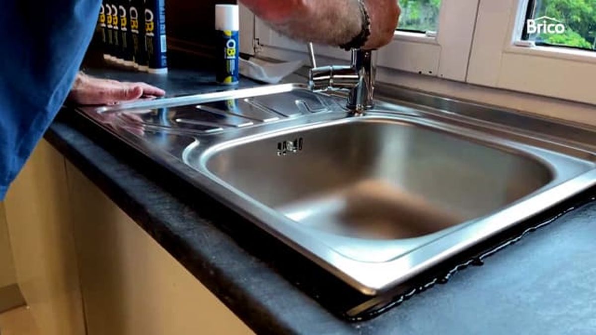 pegar fregadero sobre encimera 5