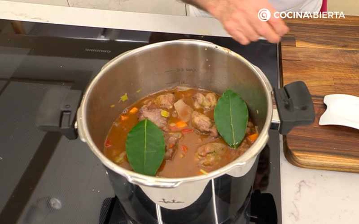 Incorpora el morcillo de ternera