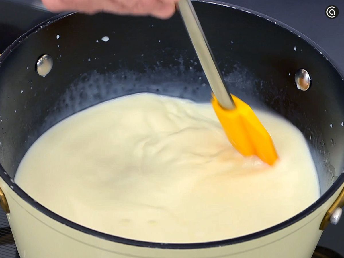 Espesa la crema de la leche frita