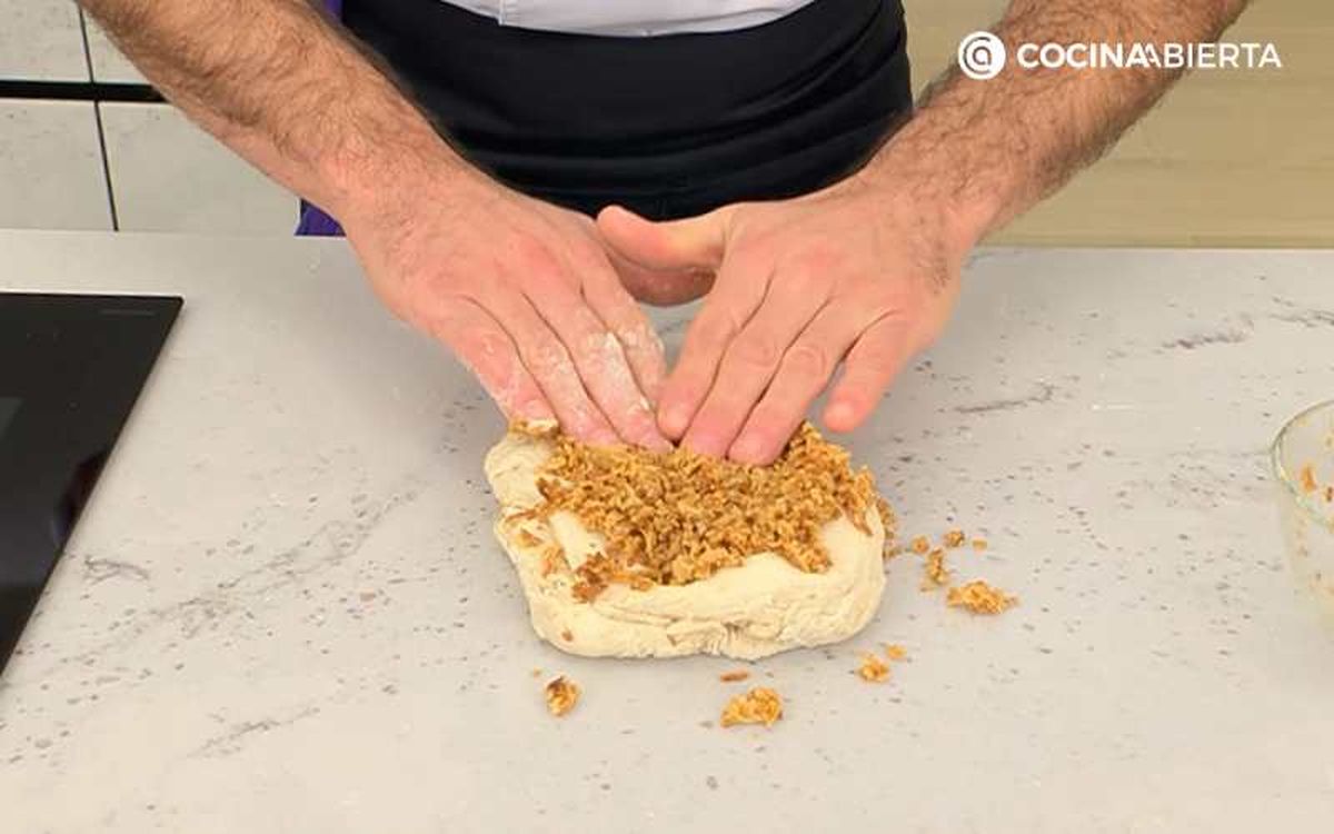 Mezcla, amasa y deja que fermente