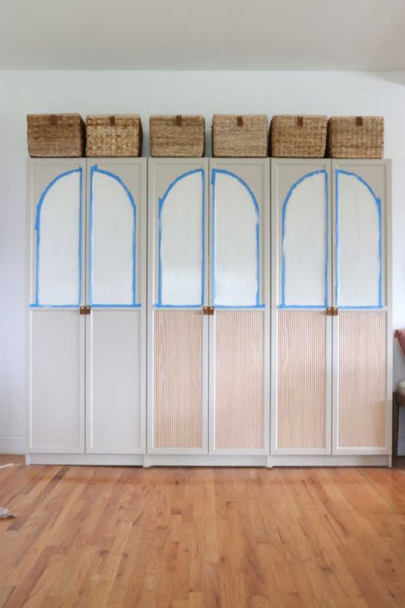 Aprovechar el espacio de encima del armario con cajas Aprovechar el espacio de encima del armario con cajas