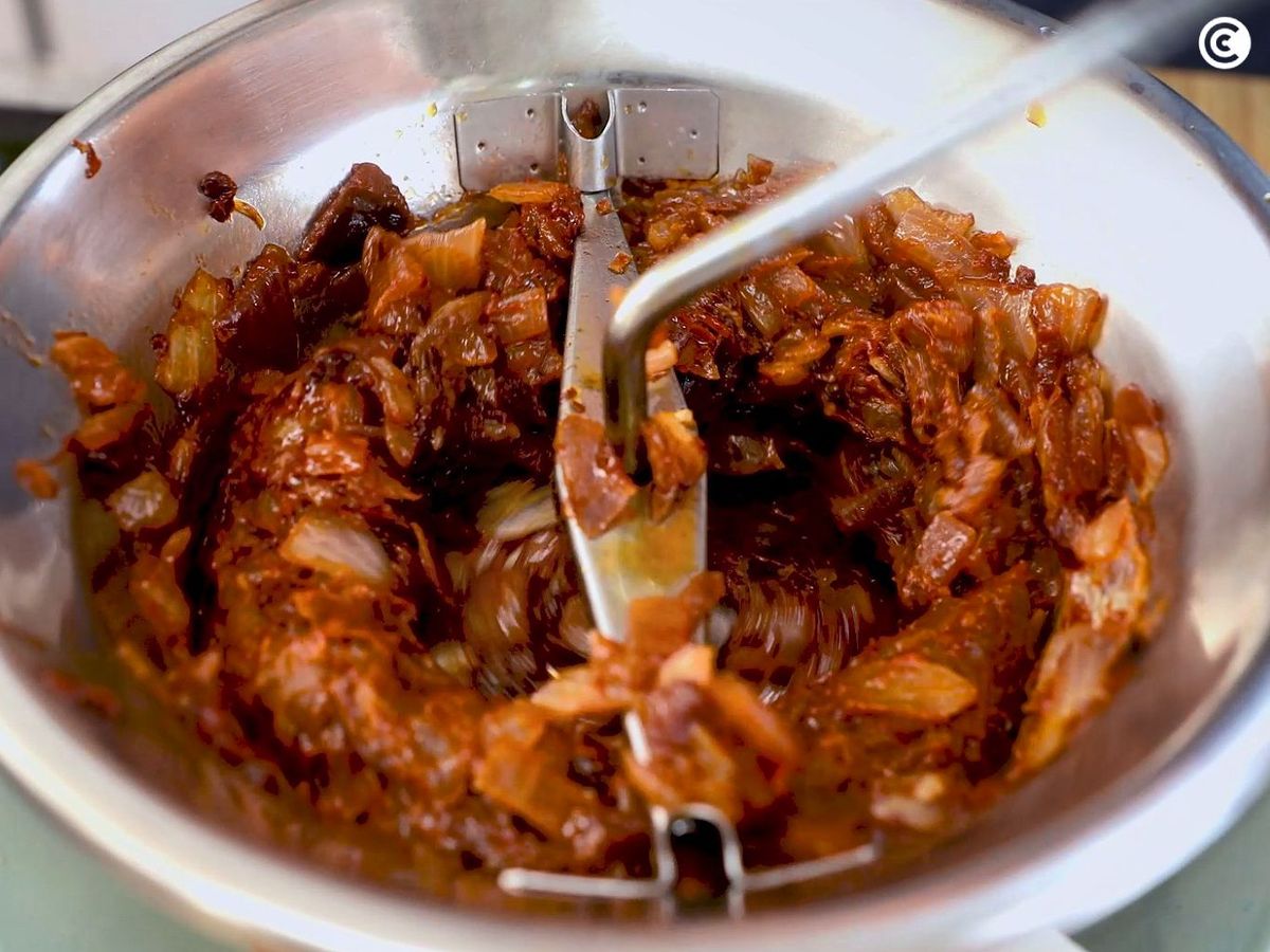 Pasar la salsa vizcaína por un pasapurés