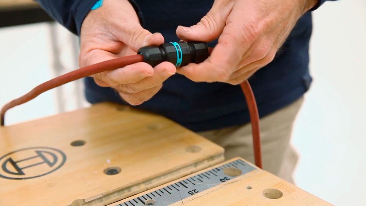 Conector estanco para el exterior o zonas húmedas paso 6