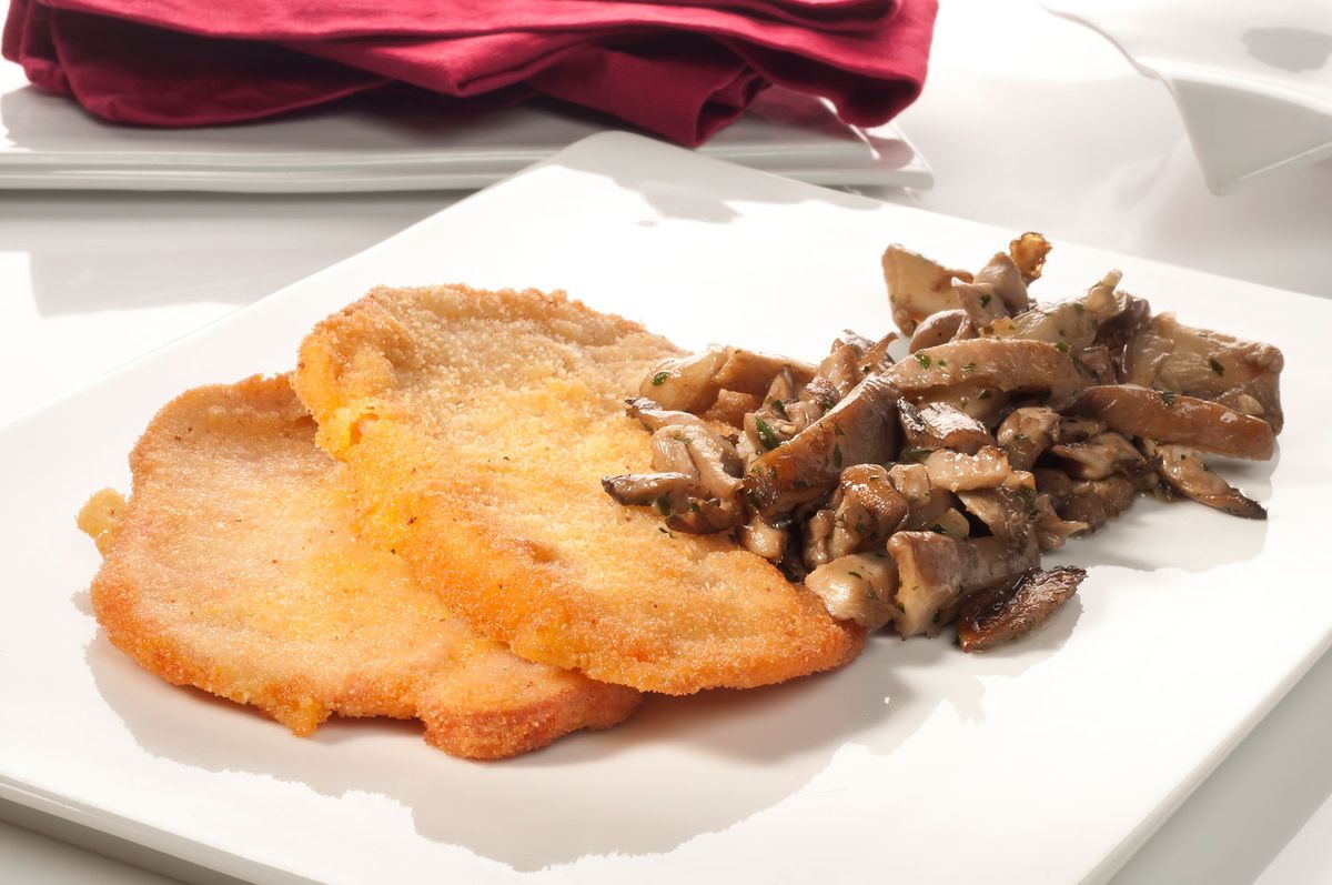 ECI_BRU_054_Lomo adobado frito con pan rallado y salteado de setas xl