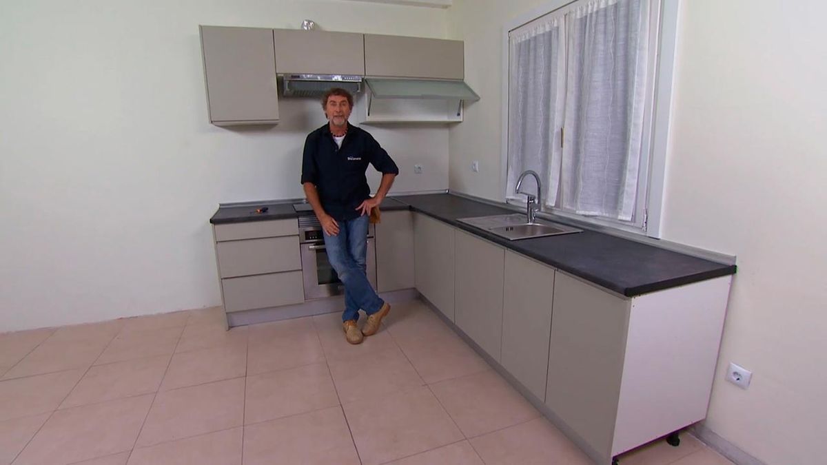 Cómo instalar una cocina en ángulo (Parte 2) paso 14